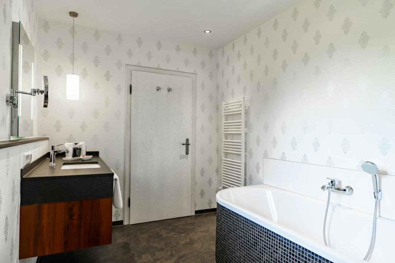 Schlosshotel Weyberhoefe Hösbach Buitenkant foto