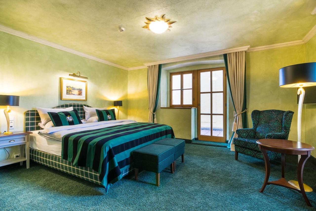 Schlosshotel Weyberhoefe Hösbach Buitenkant foto